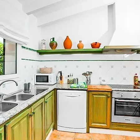 Villa Binibequer Vell Sleeps 6 With Pool And Air Con Binibeca