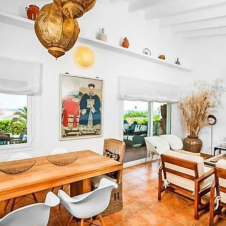 Villa Binibequer Vell Sleeps 6 With Pool And Air Con