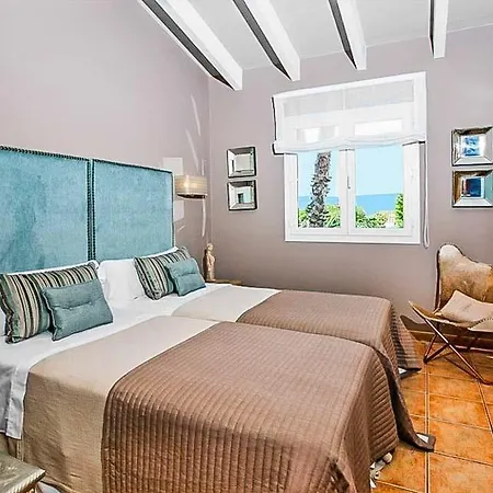 Villa Binibequer Vell Sleeps 6 With Pool And Air Con *